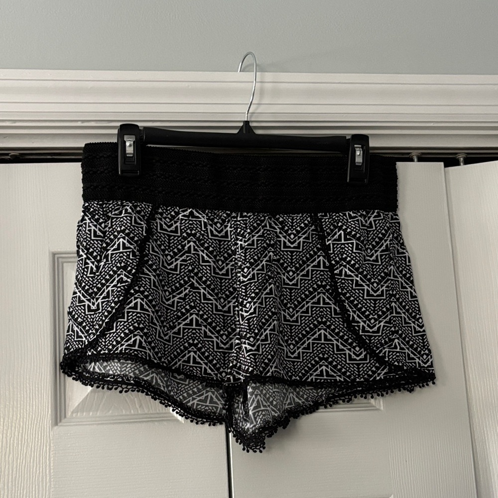 No Boundaries Monochrome Geometric Shorts